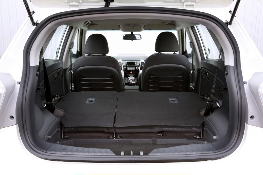  SsangYong Tivoli XDi 2015 года  (UK) (фото 15 из 21)